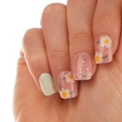 What's Up Buttercup | Gloss Short Square Press-On Nails